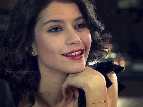 مااجمل ان يبكي الانسان والبسمة في شفتيه ***وان يضحك والدمعه في عينيه
