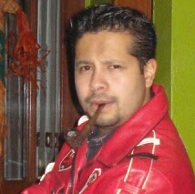 Productor. 
La peor pesadilla la describo yo, el mejor día lo creas tú. 
Mi yo en segunda persona.