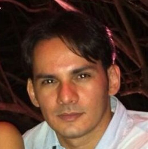 Católico.
Brasileiro.
Engenheiro Mecânico.