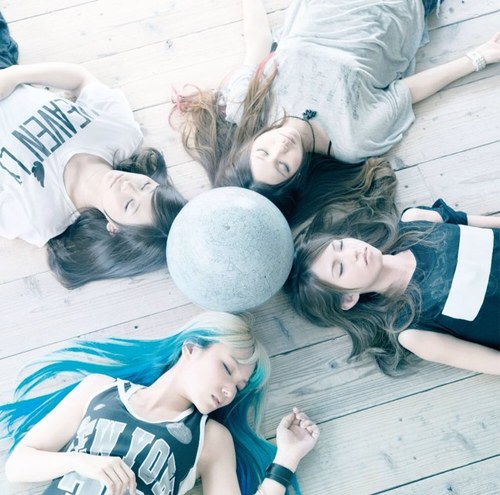 SCANDALが大好きな高校2年生です！ LIVEはまだ参加したことないです。 東京、神奈川、埼玉、千葉でLIVEが行われる時は参加したいと思ってます！！ SCANDALファンの方はフォローミー！ 時間掛かる時ありますが100%フォロー返し！  【神奈川】