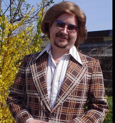 Hi im Dave and ive worked all my life and then my wife fucked off with a milkman. Whats that all about? Neighbourhood watch