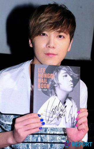 Lee Hongki from FT Island | 90lines | my bro @ikmubmikID @FM_Niel | kakak gue @AstronotFany |  @beautyKrys_ istri tercinta :* [07.06.12]