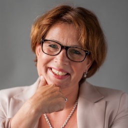 Vrouw van, moeder & maatschappelijk ondernemer. Draagt graag haar steentje bij aan oplossingen voor maatschappelijke vraagstukken.