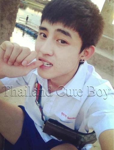 ชื่อ ฟลุ๊ค อายุ 18 จ. กรุงเทพ แต่เรียน นครสวรรค์  ฟอลมา ฟอลกลับ ทักมา ทักกลับ  แฟนเพจ เฟส ตามรูป โปร เลยนะ คับ ^^'     Wechat : Jo_Aitsara      Line : fofluk_ic