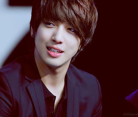 I'am leader Jung Yonghwa from C.N to the BLUE [HBD :22061989] /love BOICE/Special follow : @KissJotwins /Real: @CNBLUE_4 | OPEN 02/11/12