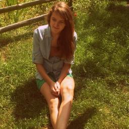 I'm Anna. Smile when it hurts the most :*