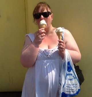 I am a mum of 3, and nan of 5 i love my goldie Molly moo and my springer Rosie and my Norfolk dumpling jonathan