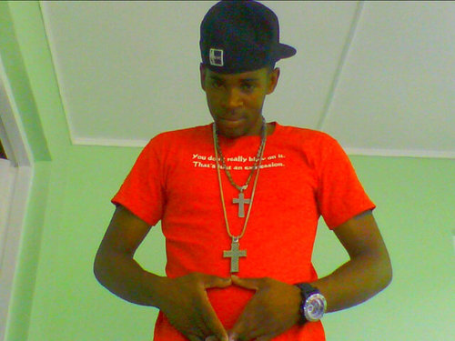 Am a fun kind a guy I an I hate when anthers try to let them friends look small jus be real aroun me an we are good to go.