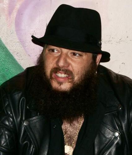 El sentido del humor es simplemente el sentido común bailando...y aqui baila al son de las letras de Kutxi Romero (Marea)