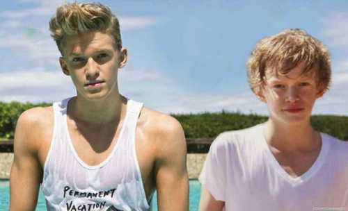 We can tell with proudly that we are CODY'S INDONESIAN ANGELS. We always love,support&stand right behind Cody Robert Simpson. Greet Peace, Simpsonizers♥☀
