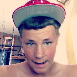 Skateeverydamnday. Check my youtube channel an subscrube please! http://t.co/broGI2NwHO