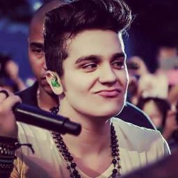 O Sorriso?Mais Lindo.O Olhar?Mais Sincero.A Voz?Inconfundível.Não foi a toa q chegou e conquistou os nossos corações.É incondicional o nosso amor por você nego!