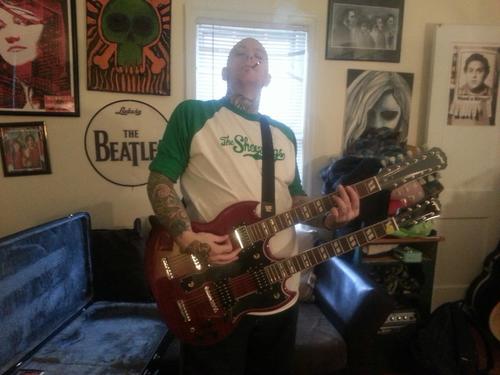 Musician singer songwriter born and raised in worcester Massachusetts currently in The Moulten Llama check us out on YouTube and https://t.co/iNxk0HZSDy
