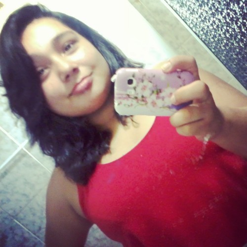 Eu sou uma eterna apaixonada, sonhadora, uma lutadora feroz no que toca e nos objetivos da vida.Sou uma pessoa complexa,Eu fui criada p/Honra e Glória do Senhor
