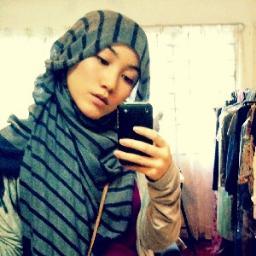 Kalo lagi bete suka ngaca biar betenya ilang. Model untuk koleksi pribadi :3