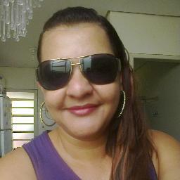 Sou sincera, tenho atitude. Quem gosta de mim, me ama. Quem não gosta, me odeia. Será porque? Sou tão boazinha...