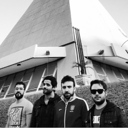 Criei o FC dia 29/07/2013 porém sou fã da banda Fresno desde 2009.