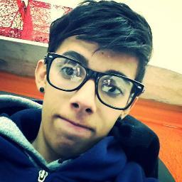 aah o de sempre anda de skate um rock de leve comida eu amo comida :)) e porn :S