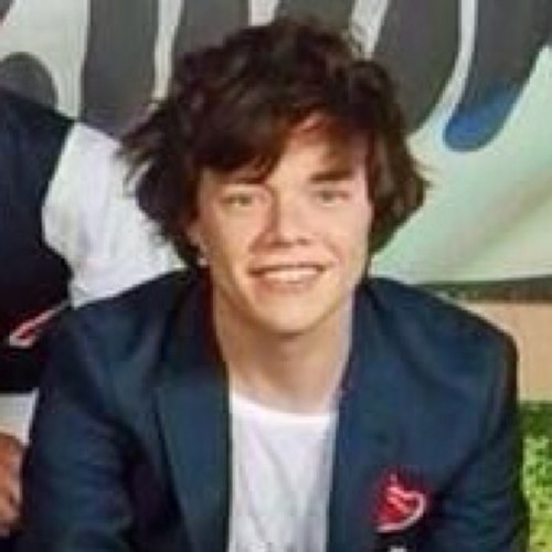 yo im wax harry and wax louis is my boyfriend ill beat the shit out of u if u touch wax louis cuz he's mine