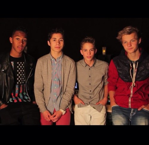 Rollen + stories in favos. Hope u like it -x-