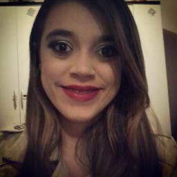 “Qualquer um pode amar uma rosa, mas é preciso um grande coração para incluir os espinhos.” 
―Clarice Lispector