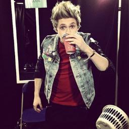 emmyidk_'s profile picture. 