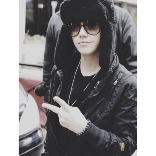 Hi my name's Justin. Ari's my babygirl. Flirt.