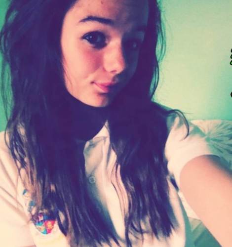 ChloeyehhxD's profile picture. What do I write....