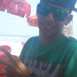 bom...sou mlk ainda mais tenhoo atitudes de homem...souu um mlk mto brincalhão e d bem com a vida...adoro futebol e minha família