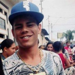 @mclon_oficial é meu amor eu prometi nunca desistir de você , e é o que eu to fazendo , prometo cuidar de  voce mesmo de longe meu anjinho eu teamo s2 30-07-13