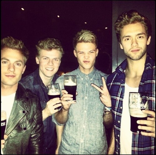 Fan account run by @tashevansx @meganbull_ and @hurtslikeandy