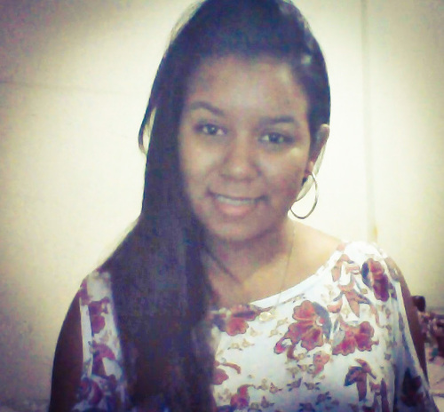 '' umα gαrota  que nao deixα de ser sonhαdorα , e emborα vive α vidα ,mas preferiα estαr num conto de fαdαs .