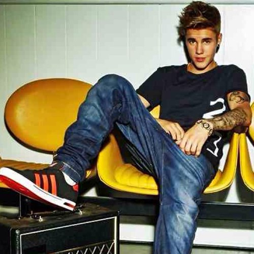My idol teach me to #BELIEVE and #NEVERSAYNEVER!!! And i believe that someday i'll meet him! love u so so much @justinbieber