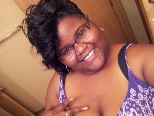 I'm a 26 year old female. I have a 8 year old lil girl named Mylaysia. I am going to school to get my pharmacy tech degree.