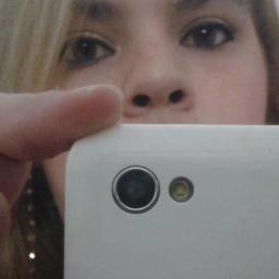 19, escorpiana, linda e loira ;)