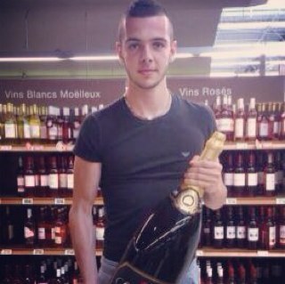 Mental d'acier, j'ai cédé a rien, ni aux profs ni aux proches qui m'disaient : T'es bon a rien !!!! Besoin de personne on avance seul !