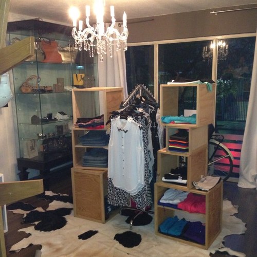 Tienda dedicada a la moda de diseñadores internacionales, nuevo y vintage a precios de hasta el 80% debajo de su precio original