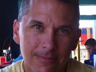 English teacher at Houston HS. Golf addict (Velcren, NOT A CULT), occasional runner of mid-distance races (half marathons & such)