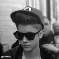 Hi my name's Victor, but call me Dinamo ;) I'm belieber boy, my favorite song of JB is U smile.
