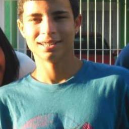 Não cruze os braços diante de uma dificuldade, pois o maior homem do mundo morreu de braços abertos !