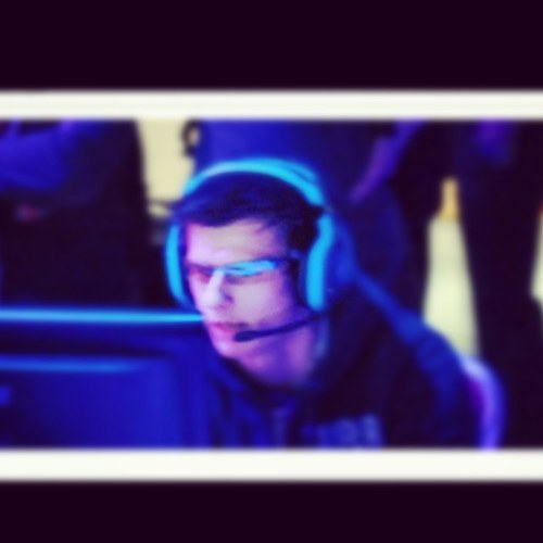 Coach Of Professional Halo 4 Team @HighSocietyHalo, Sponsored by @HauppaugeHQ @MadCatzUK @TRITTON @GamingJerseys @GUNNAROptiks ! Former orgs apeX & LiNK