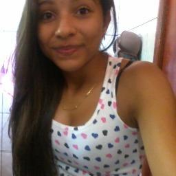 Com um sorriso no rosto vou levando minha vida....Deus no comando sempre :)