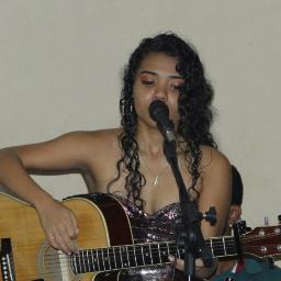 Cantora,violonista,clarinetista,compositora.Estou com um trabalho solo  Winnye Cintra! Fé em DEUS que ele é justo (yn)