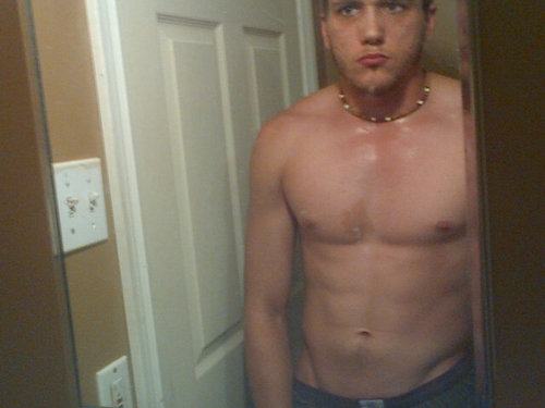 CrumZillaa's profile picture. I Woooooorrk 0uuuuuuutt. Wiggle Wiggle Wiggle Wiggle Wiggg..