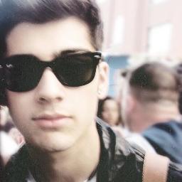 im falling for your eyes but they don't know me yet.