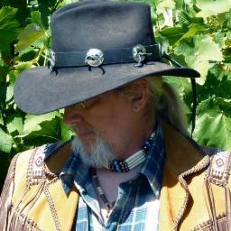 巫 Wu (Shaman) Wisdom keeper, Interfaith Minister, Spiritual Advisor/ Healer. Self-Reliance/ Primitive Skills Educator & Author. 神操纵 Ch'i cao zong practitioner