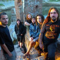 Banda de Folckmetal argentina. Del cemento a la sacha, del barrio al monte. La necesaria resistencia, el mejor de los abrazos. Facebook oficial: Raza Truncka