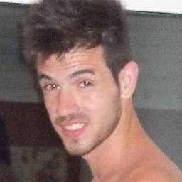 (Amigos,pasarlo bien,deporte y vivir la vida lo mejor posible para uno mismo...siempre fiel a los mios!! siempre con salud,humildad...etc!!believe.reir, reir.xd