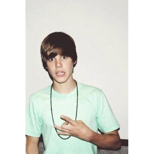 I GAVE YOU A FREE FOLLOW SO PLEASE FOLLOW @stratsgift IM TRYING TO REACH MY GOAL!!!