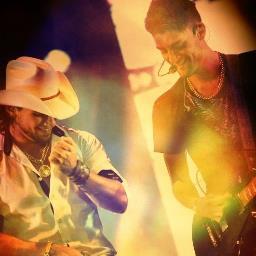 Coração de fã do M&M é um coração guerreiro porque por mais que perca as batalhas nunca vai desistir da guerra. ♥ @Mariano_MeM & @MUNHOZ_FRANGO